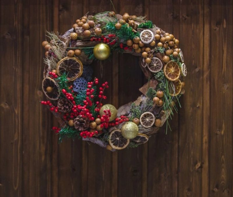 Transform the Look of Your Home with Our Stunning Collection of Artificial Christmas Wreaths and Garlands